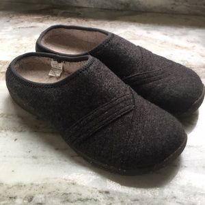 LL Bean Clogs